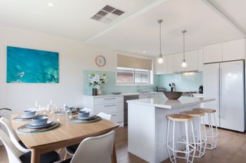 Hilltop Retreat - Accommodation Mermaid Beach 4