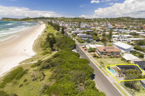 Barefoot - Accommodation Mermaid Beach 4