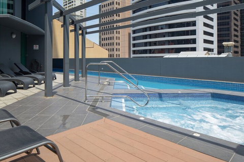 Amazing CBD 2BD Apartment W / Parking & Pool! - Accommodation Mermaid Beach 3