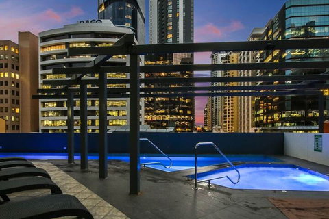 Amazing CBD 2BD Apartment W / Parking & Pool! - Accommodation Mermaid Beach 7
