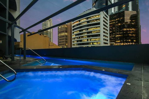Amazing CBD 2BD Apartment W / Parking & Pool! - Accommodation Mermaid Beach 6