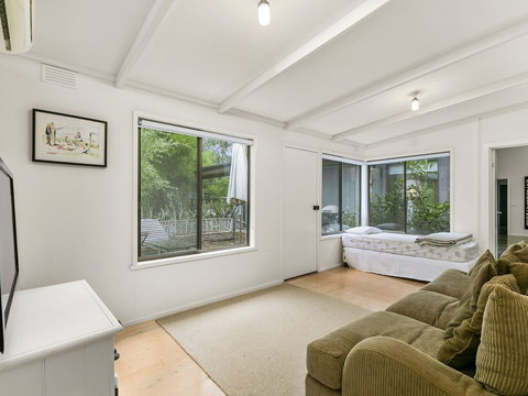 Hidden Escape Free Wifi & Foxtel Surfside PET Friendly - Accommodation Mermaid Beach 0