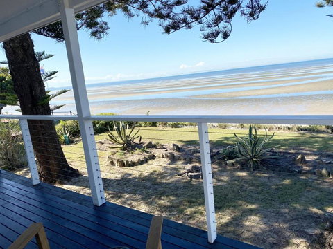 Happy Tides Beachfront Holiday Home - Accommodation Mermaid Beach 1