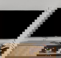 Heart of Ormond Apartment by Ready Set Host - Accommodation Mermaid Beach