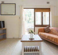 B6 Cafes  Restaurants close to UWA - Accommodation Mermaid Beach