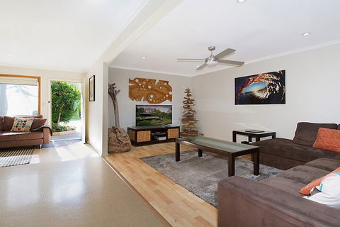 Sea Whisper - Accommodation Mermaid Beach 4