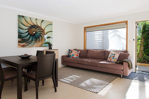 Sea Whisper - Accommodation Mermaid Beach 2