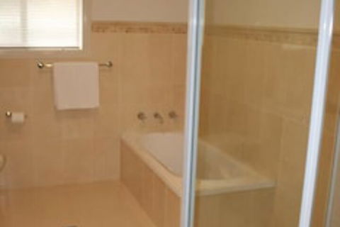 Breakaway Apartments - Accommodation Mermaid Beach 7