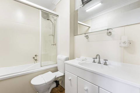 Regent Park - Accommodation Mermaid Beach 7