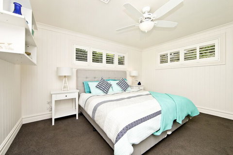 The Hamptons Beach House On Dutchies - Accommodation Mermaid Beach 3