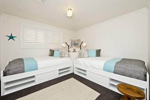 The Hamptons Beach House On Dutchies - Accommodation Mermaid Beach 7
