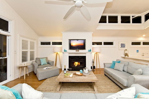The Hamptons Beach House On Dutchies - Accommodation Mermaid Beach 2