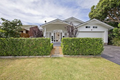 The Hamptons Beach House On Dutchies - Accommodation Mermaid Beach 0