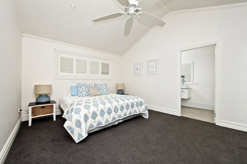 The Hamptons Beach House On Dutchies - Accommodation Mermaid Beach 6
