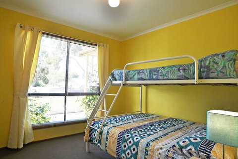 Alwyns By THE SEA PET Friendly - Accommodation Mermaid Beach 6