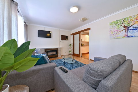 Comfy Home Near Airport & City 2280 - Accommodation Mermaid Beach 5