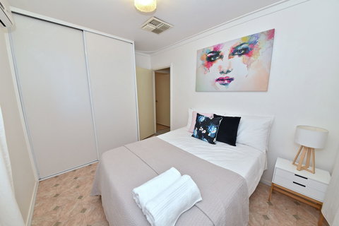 Comfy Home Near Airport & City 2280 - Accommodation Mermaid Beach 2