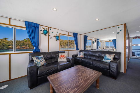 Coomera Houseboat Holidays - Accommodation Mermaid Beach 5