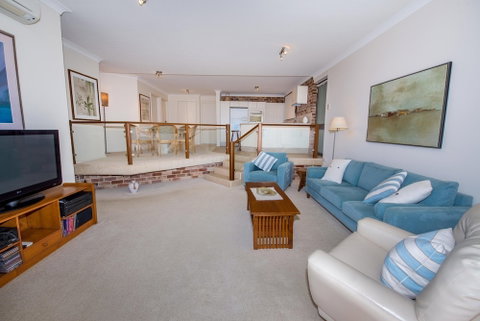 A Yachtsmans Rest Unit 4, 37 Victoria Parade - Accommodation Mermaid Beach 5