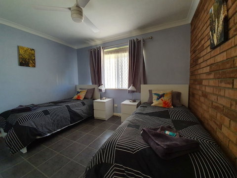 Ocean Beach Chalet 18 - Accommodation Mermaid Beach 4