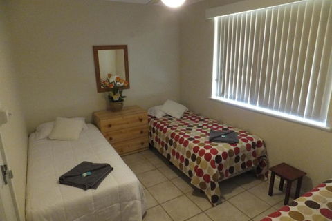 Ocean Beach Chalet 15 - Accommodation Mermaid Beach 3