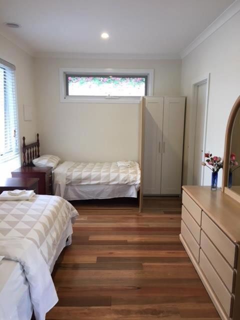 Unit2B - Accommodation Mermaid Beach 2