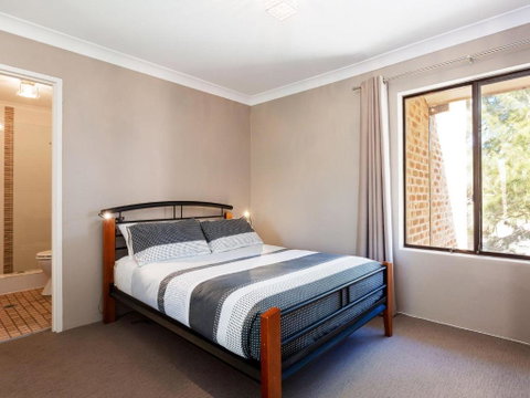 34 Bay Parklands 2 Gowrie Avenue WIFI Views Pool Spa & Tennis Court - Accommodation Mermaid Beach 4