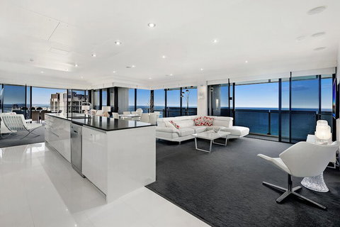 Circle On Cavill Q Stay - Accommodation Mermaid Beach 3