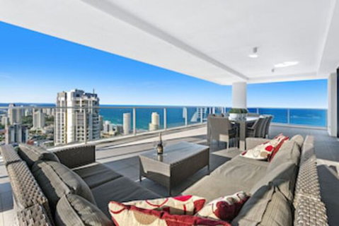 Circle On Cavill Q Stay - Accommodation Mermaid Beach 0