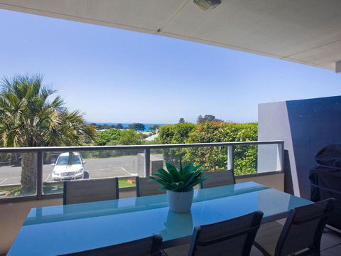 LORNE CHALET APARTMENT 10 Ask About Midweek Deals - Accommodation Mermaid Beach 3