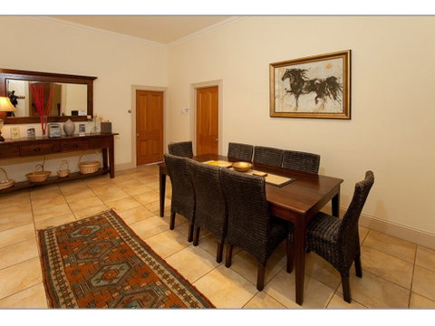 Fairholme Townhouse - Accommodation Mermaid Beach 4