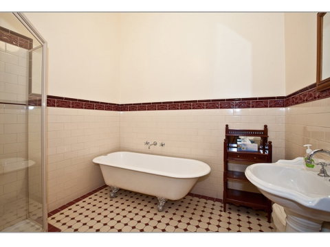 Fairholme Townhouse - Accommodation Mermaid Beach 2