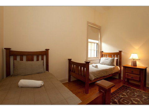 Fairholme Townhouse - Accommodation Mermaid Beach 1