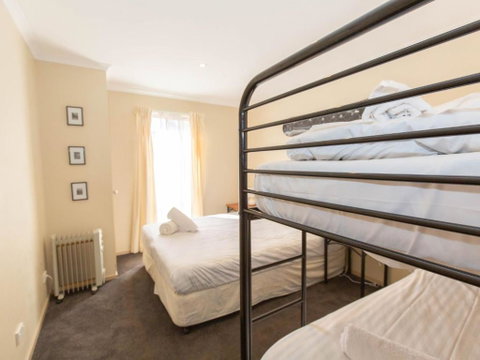 Acacia 5 / 2 Kirwan Close - Accommodation Mermaid Beach 4