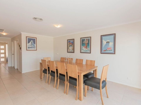 Eclipse 13 / 10 Nettin Circuit - Accommodation Mermaid Beach 2