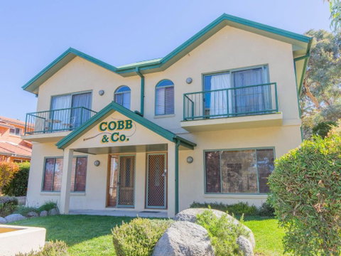 Cobb & Co 3 / 39 Cobbon Crescent - Accommodation Mermaid Beach 1