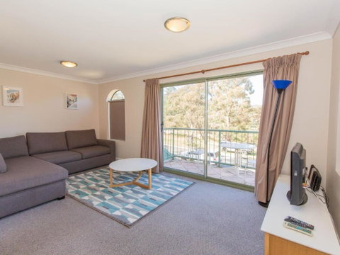 Cobb & Co 3 / 39 Cobbon Crescent - Accommodation Mermaid Beach 3