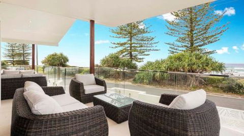 Coco De Mer Beach Villa - Accommodation Mermaid Beach 3