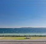 5 Bayside 21 Victoria Parade unbeatable location  Air Conditioned
