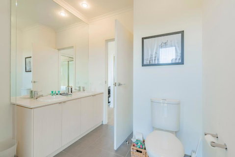 Shore To Relax Family Or Corporate Bookings Only - Accommodation Mermaid Beach 2