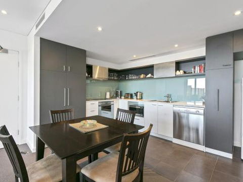 LORNE CHALET APARTMENT 36 Central Location - Accommodation Mermaid Beach 6