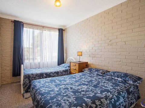 Apollo Unit 12 - Accommodation Mermaid Beach 4