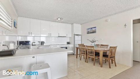 Bella Vista Unit 4 Shoal Bay - Accommodation Mermaid Beach 2