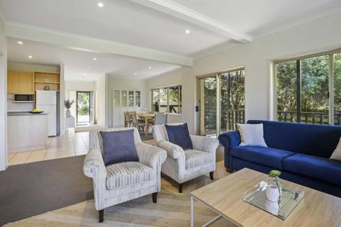 APOLLO BAY HOLIDAY HOUSE Walk To Beach + Wifi - Accommodation Mermaid Beach 4