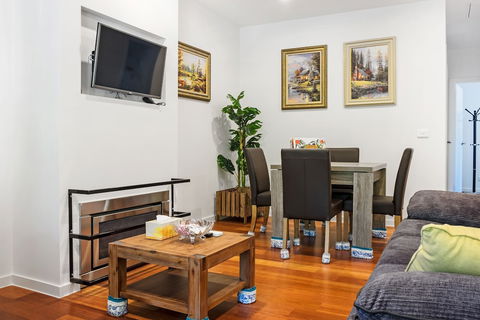 Woody Lifestyle One Bedroom Apartment - Accommodation Mermaid Beach 3