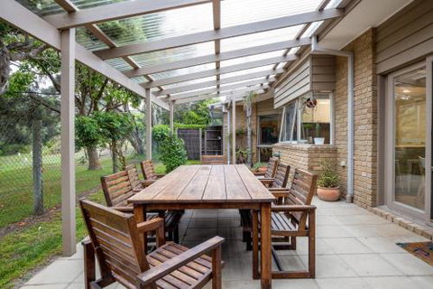 Hilltop Beach House: Newly Updated - Accommodation Mermaid Beach 6