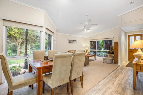Hilltop Beach House: Newly Updated - Accommodation Mermaid Beach 2