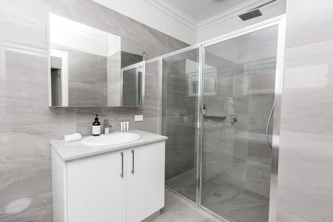 Wagga Apartments 3 - Accommodation Mermaid Beach 3