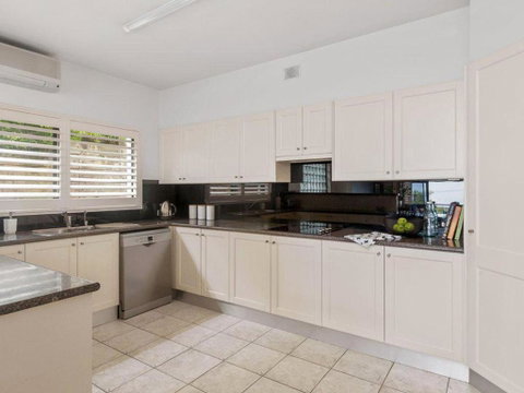 La CimaatNelson Bay - Accommodation Mermaid Beach 6