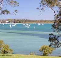 Corlette Waterfront 2 / 44 Danalene Parade Waterfront Luxury WIFI Aircon Boat Parking - Accommodation Mermaid Beach